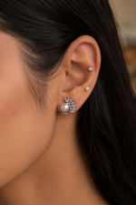 Load image into Gallery viewer, Pearl Laurel Ear Jacket