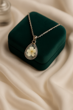 Load image into Gallery viewer, Pearl Petal Glow