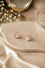 Load image into Gallery viewer, Aurora Pearl Leaf Ear Cuff
