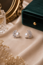 Load image into Gallery viewer, Pearl Laurel Ear Jacket
